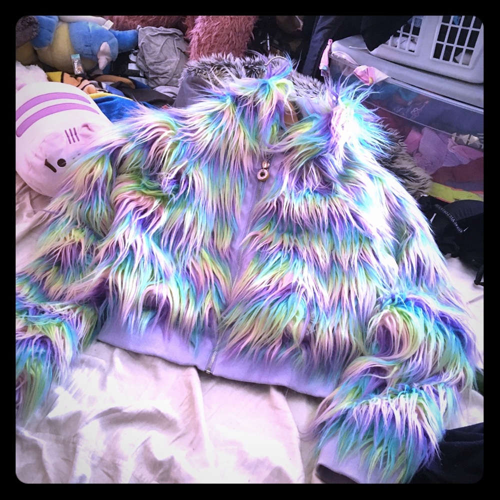 Sugar thrillz rainbow furry-jacket 🌈